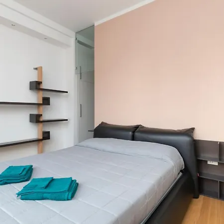 Isola Bosco Verticale - 6 Guest Apartment